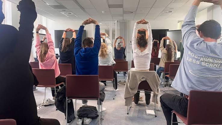 Bedrijfs stoelyoga